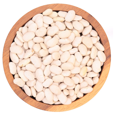 Witte bonen in houten kom – kleine ovale bonen met lichte kleur