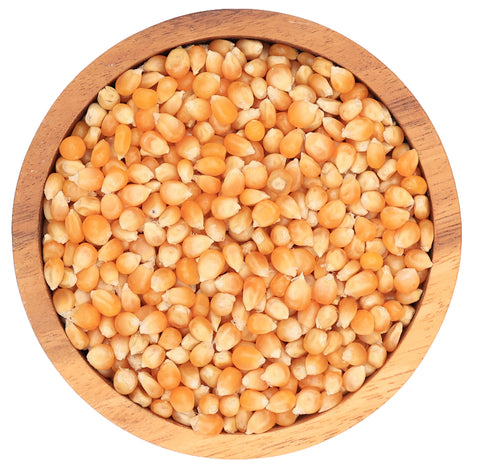 Popcornmaïs in houten kom – gele maïskorrels met harde structuur