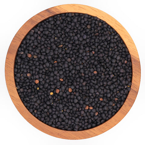 Zwarte Beluga linzen in houten kom – glanzende zwarte linzen met stevige textuur